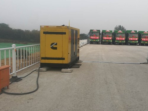 独山电力系统的稳定性和设备兼容性如何影响发电机组的频率规格？